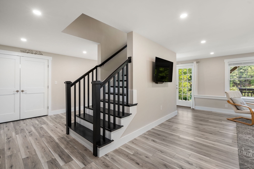 44 Pine Point Rd