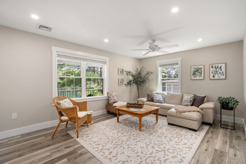 44 Pine Point Rd