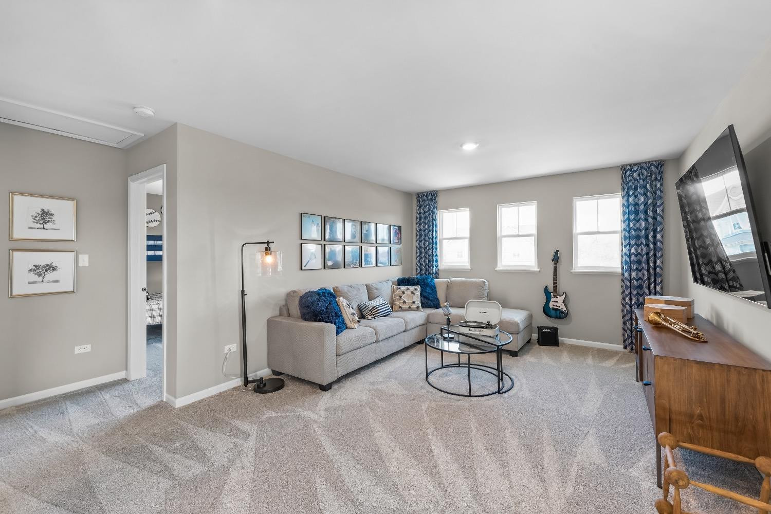 4005 Iron Gate Drive Unit: L-113