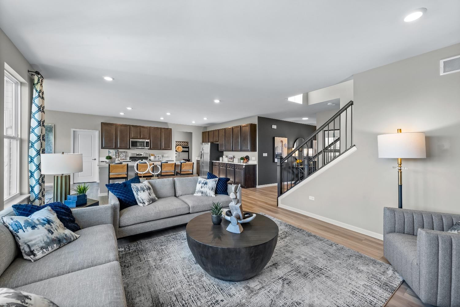 4005 Iron Gate Drive Unit: L-113