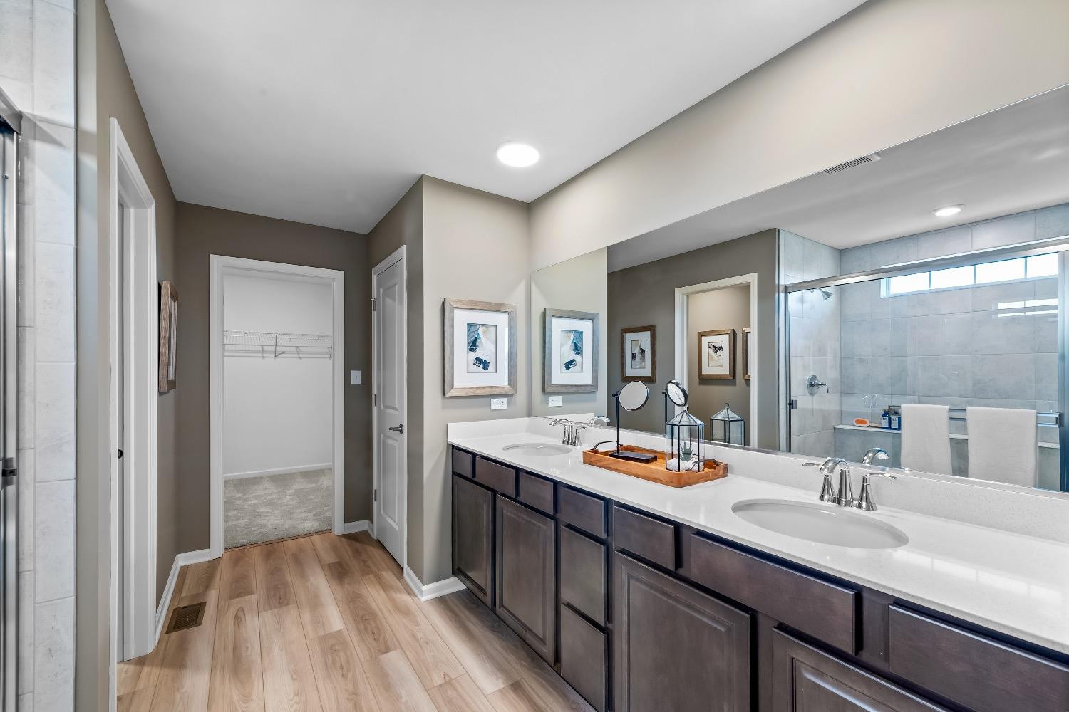 4005 Iron Gate Drive Unit: L-113