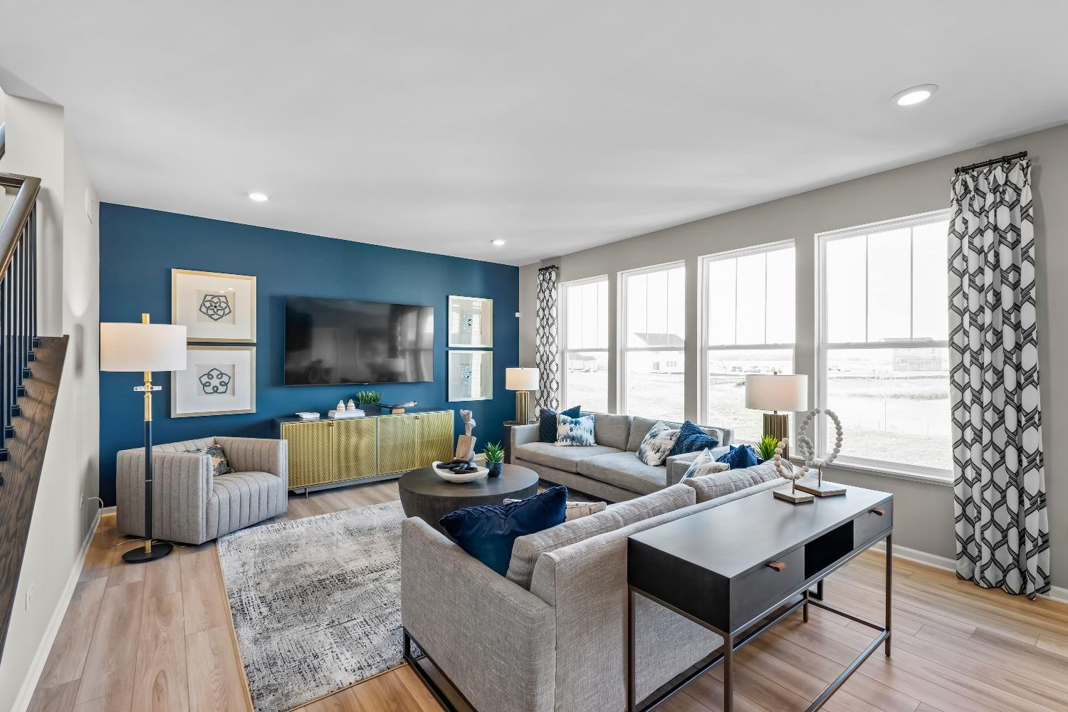 4005 Iron Gate Drive Unit: L-113