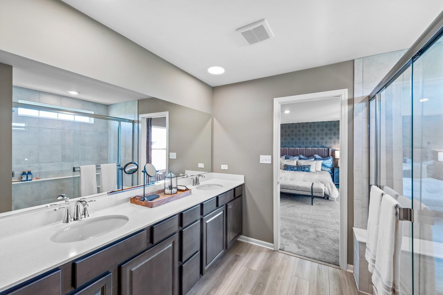 4005 Iron Gate Drive Unit: L-113