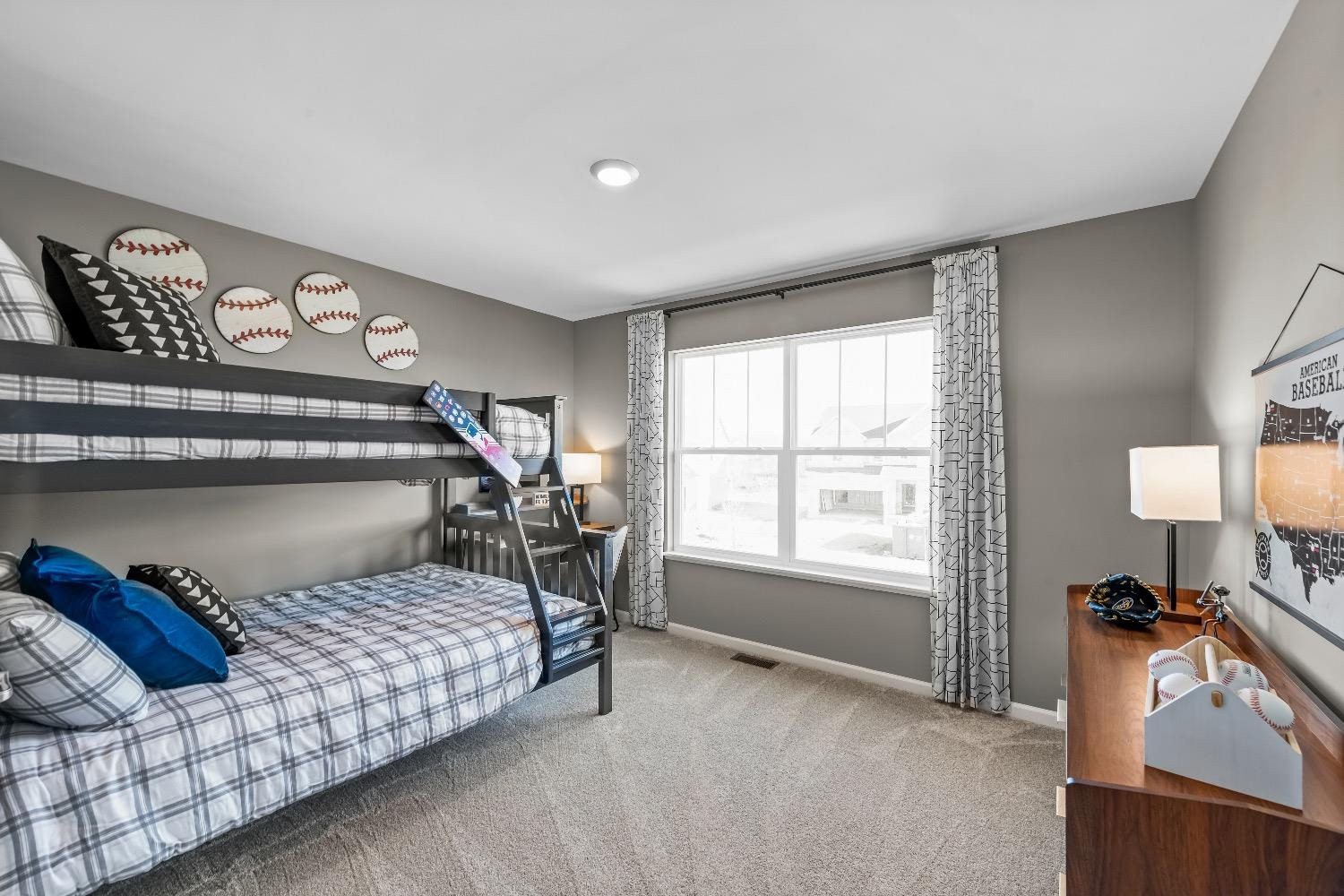 4005 Iron Gate Drive Unit: L-113