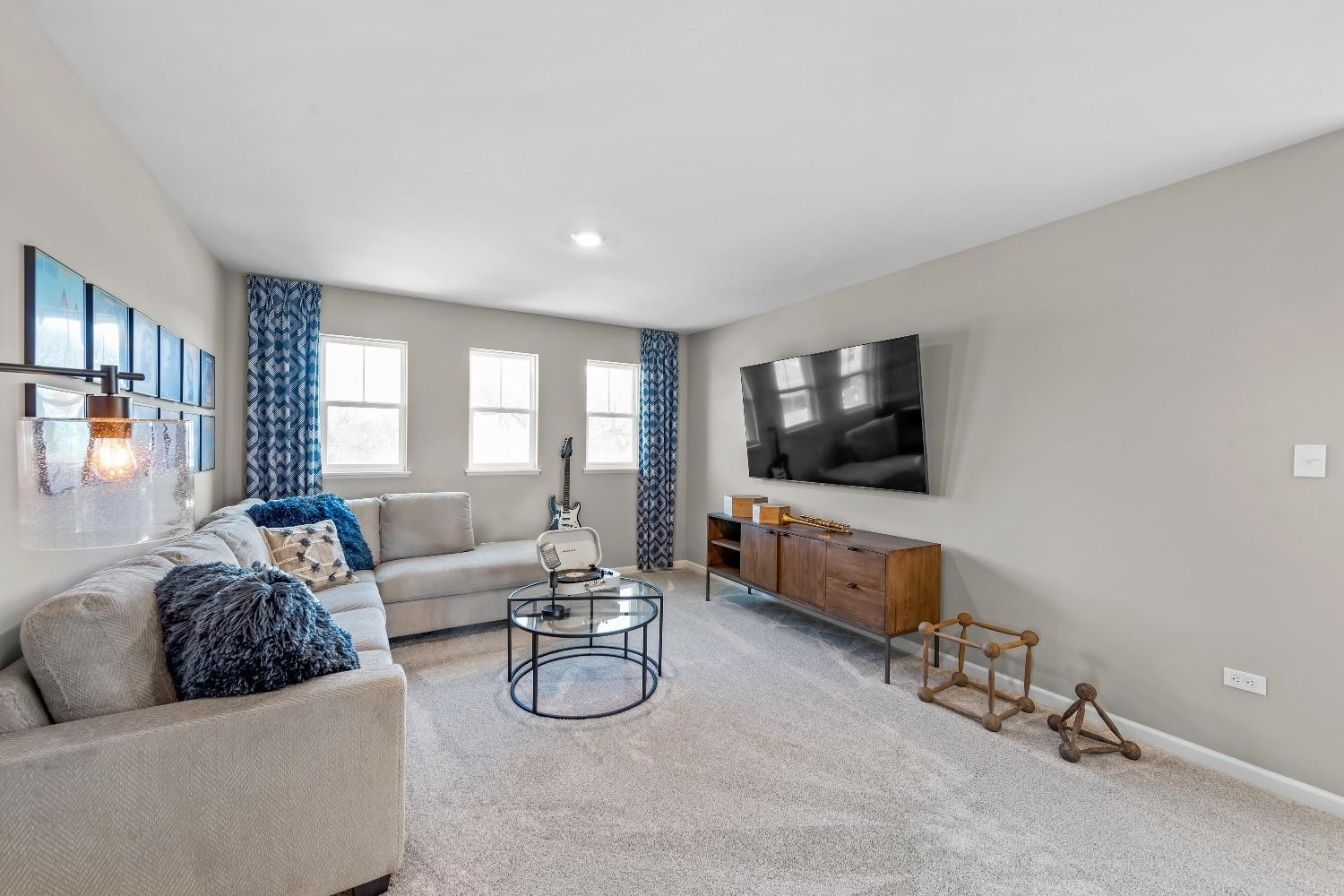 4005 Iron Gate Drive Unit: L-113