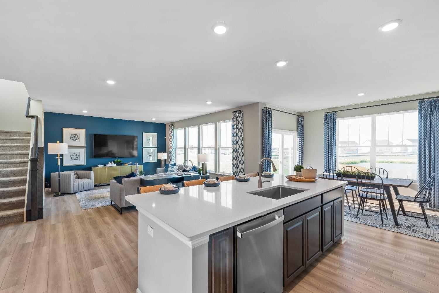 4005 Iron Gate Drive Unit: L-113