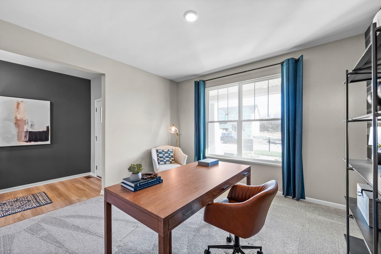 4005 Iron Gate Drive Unit: L-113