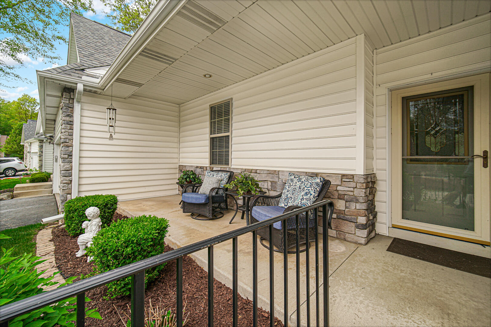 2726 White Pine Circle