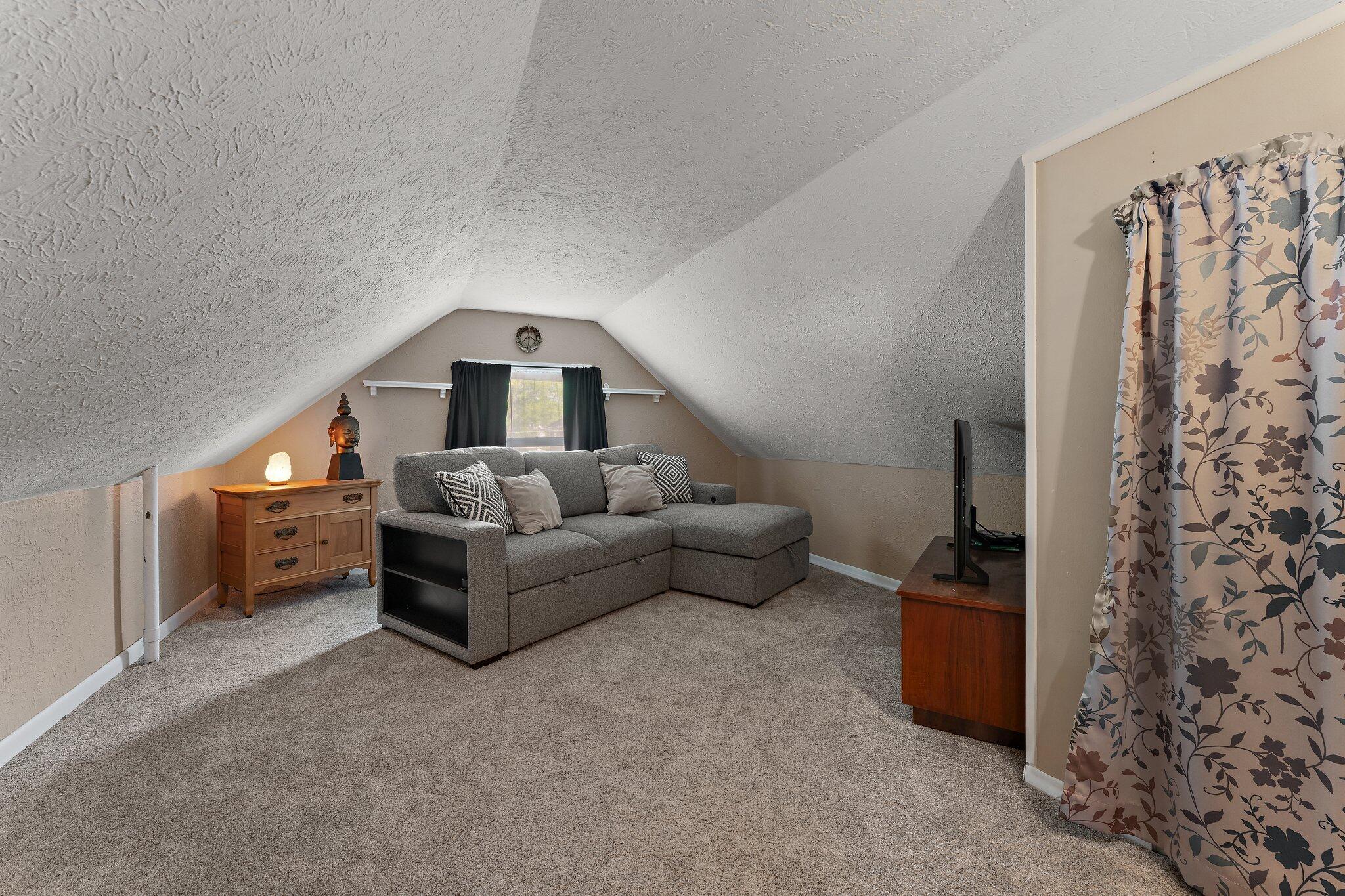 606 Lafayette Street