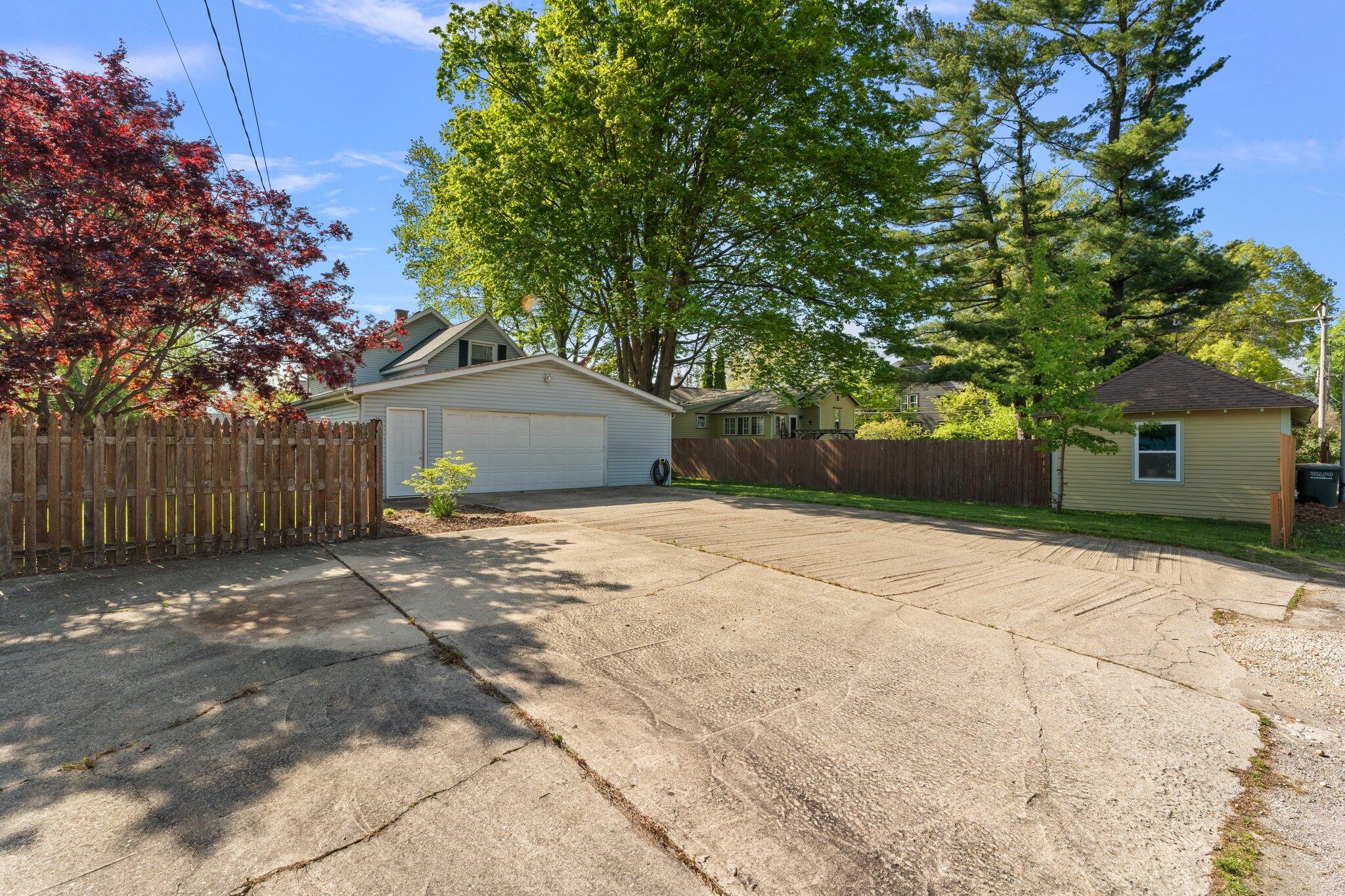 606 Lafayette Street