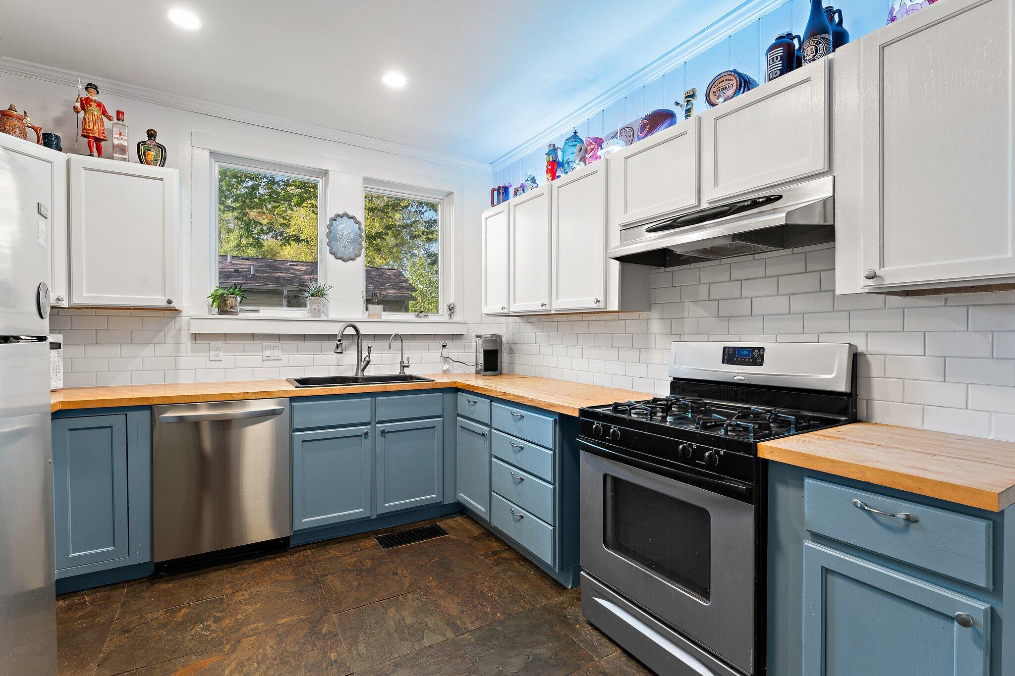 606 Lafayette Street