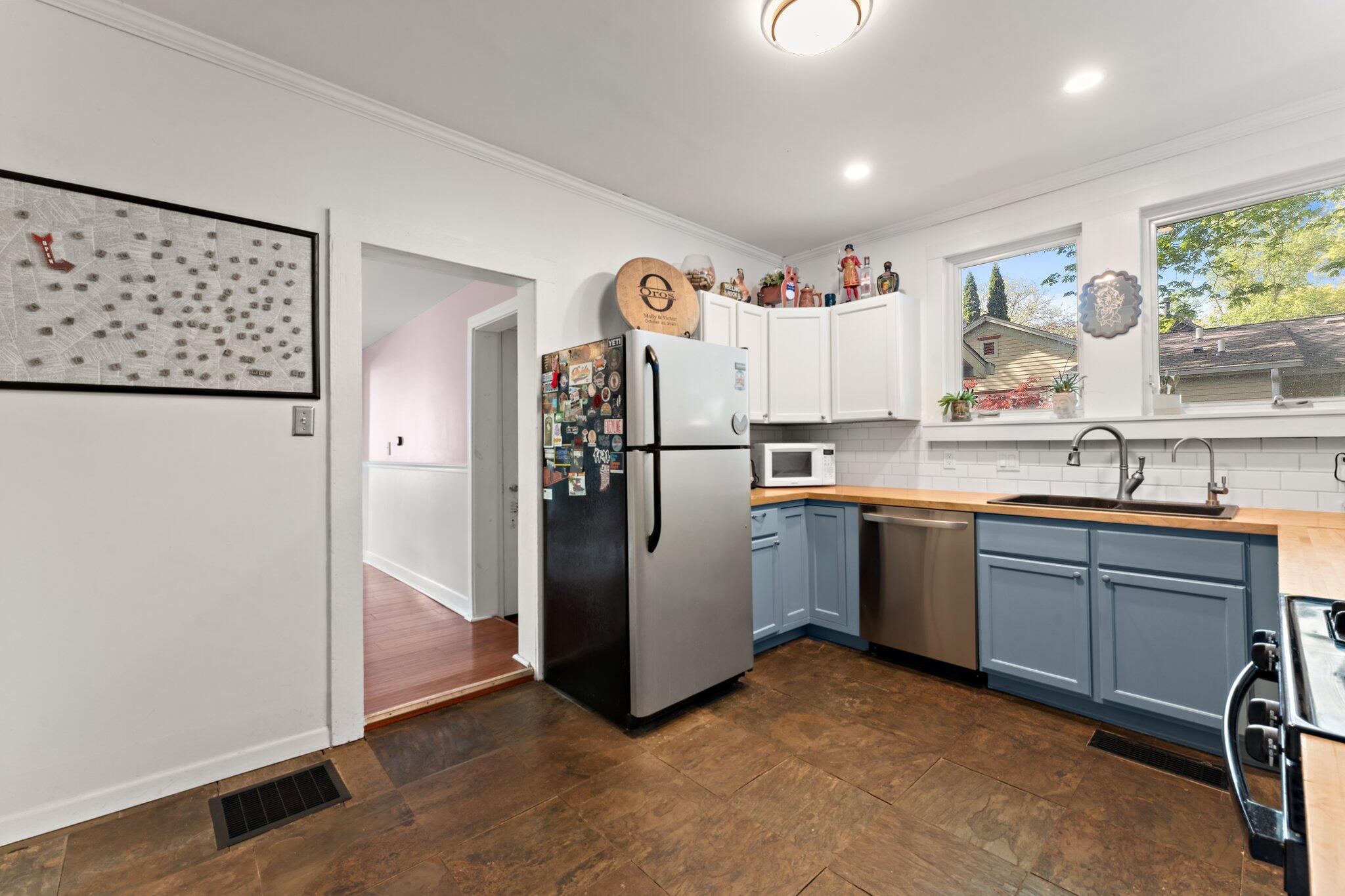 606 Lafayette Street