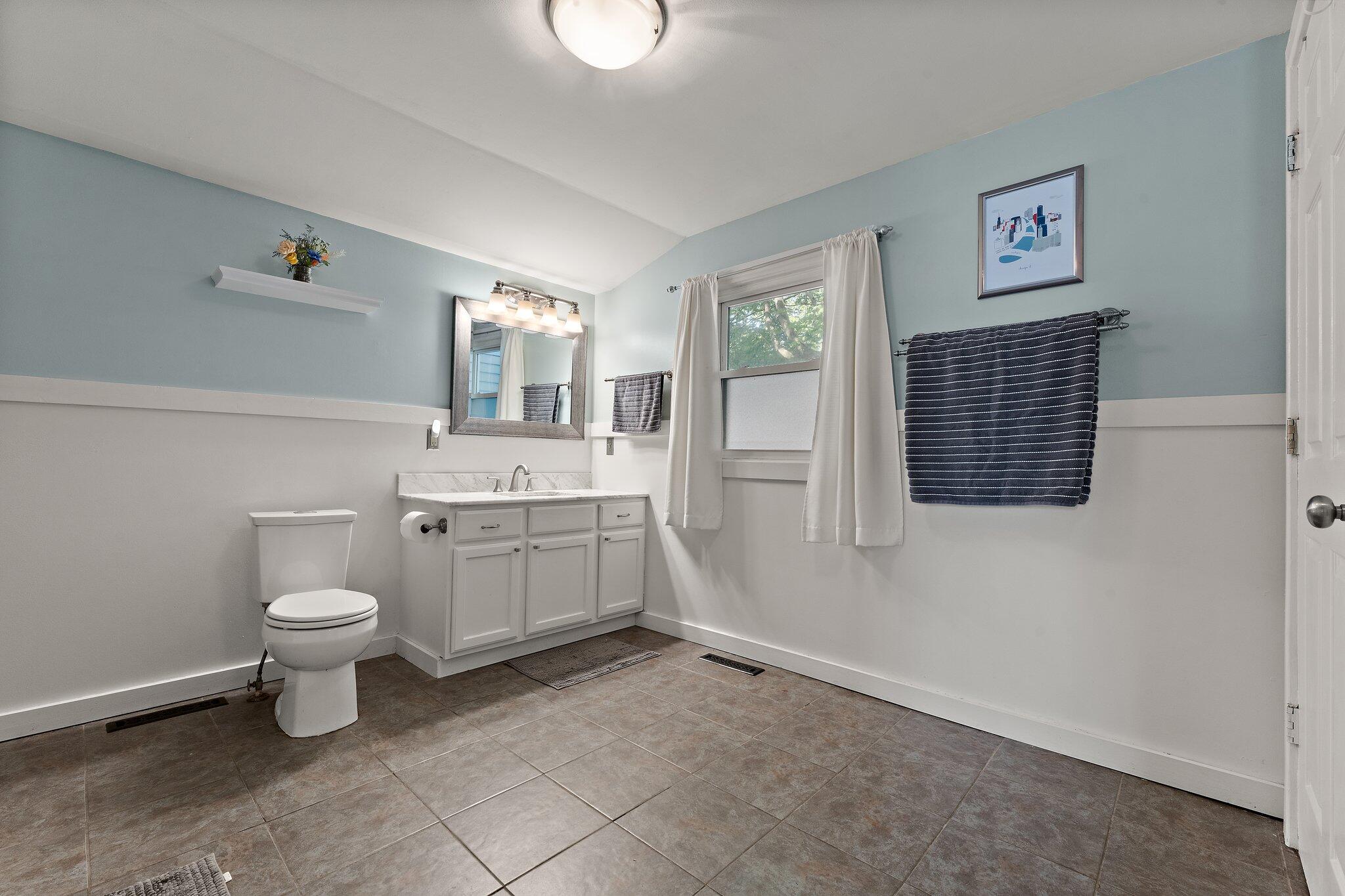 606 Lafayette Street