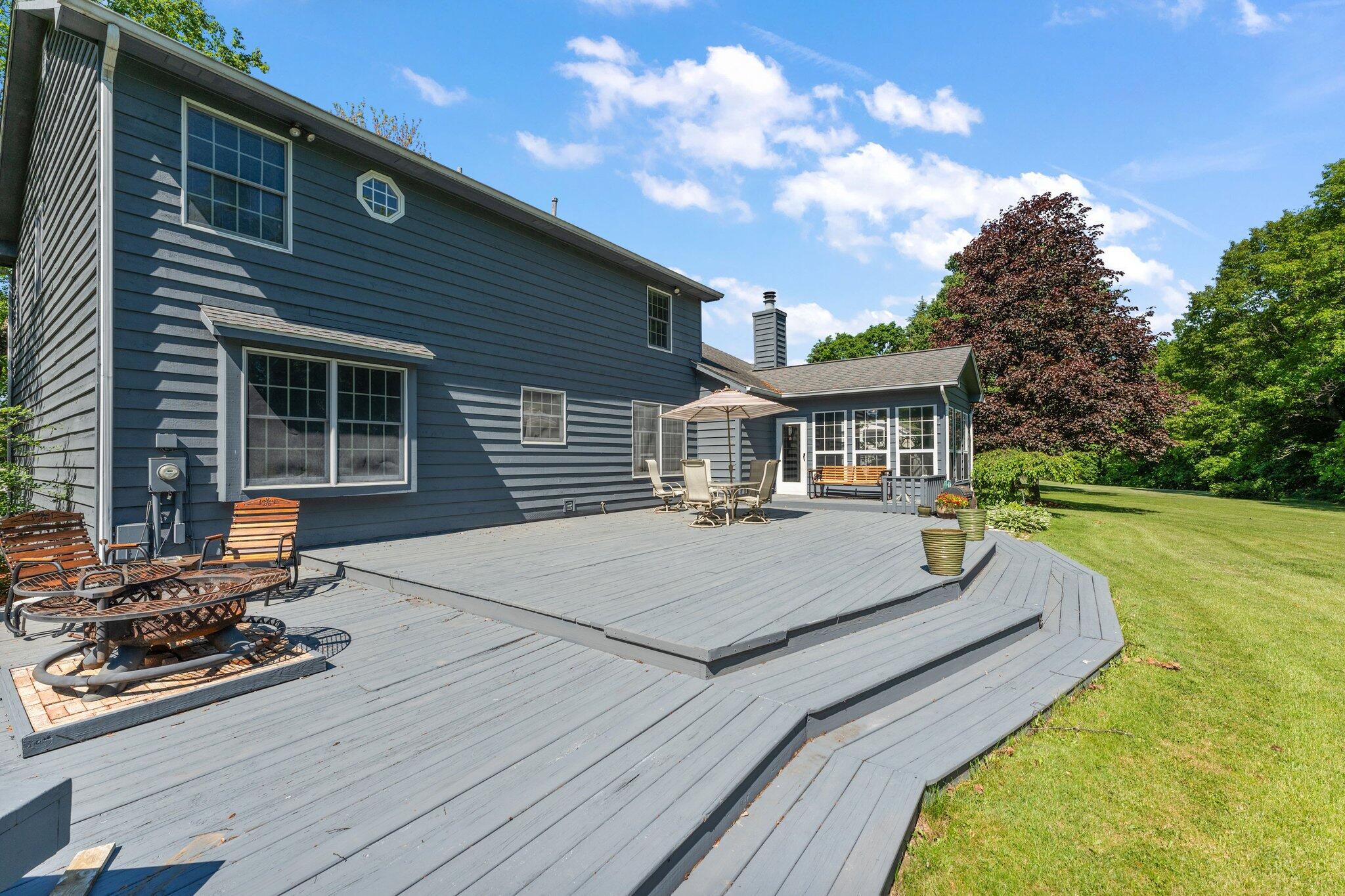 579 Fleetwood Drive N