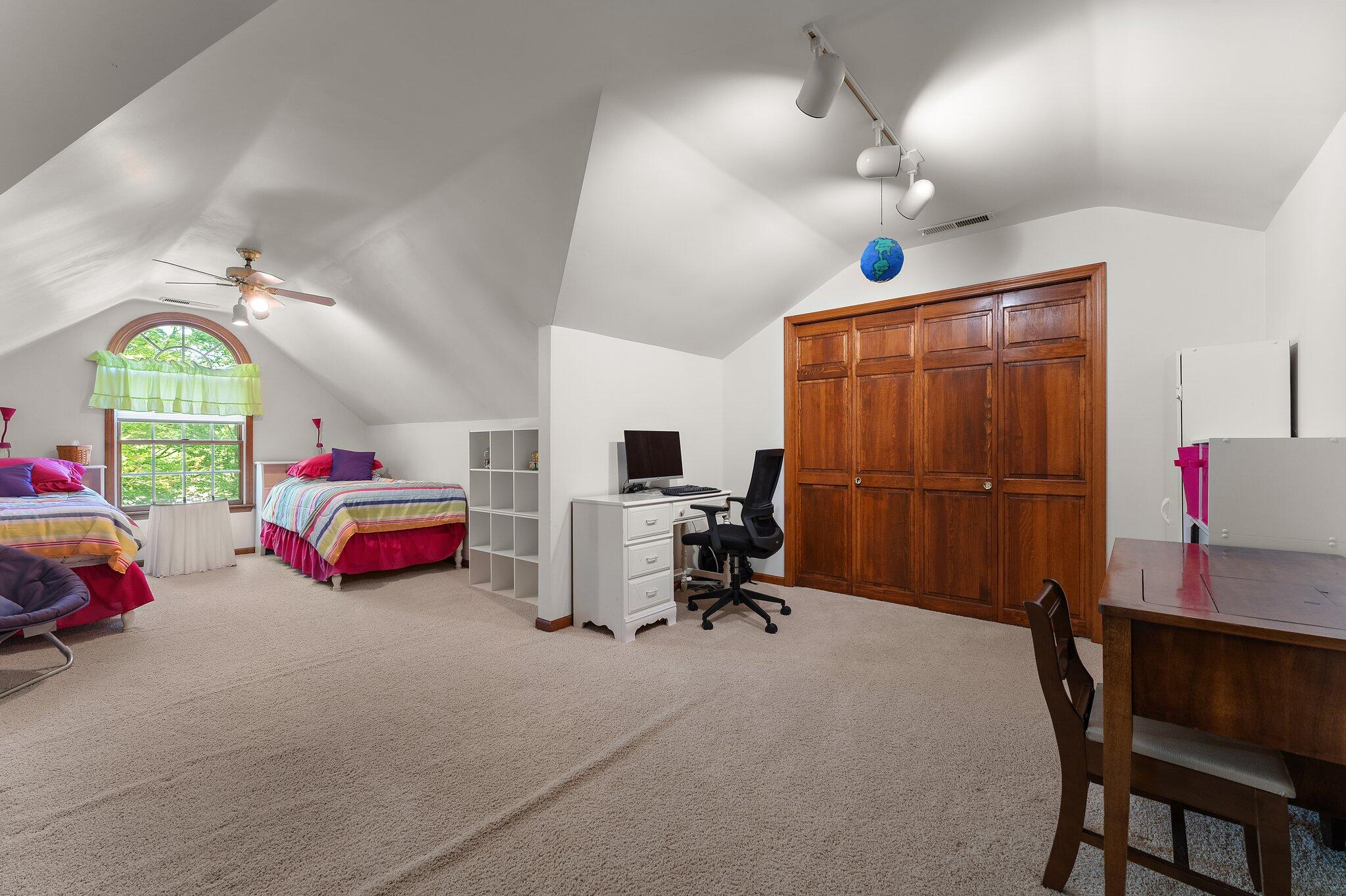 579 Fleetwood Drive N