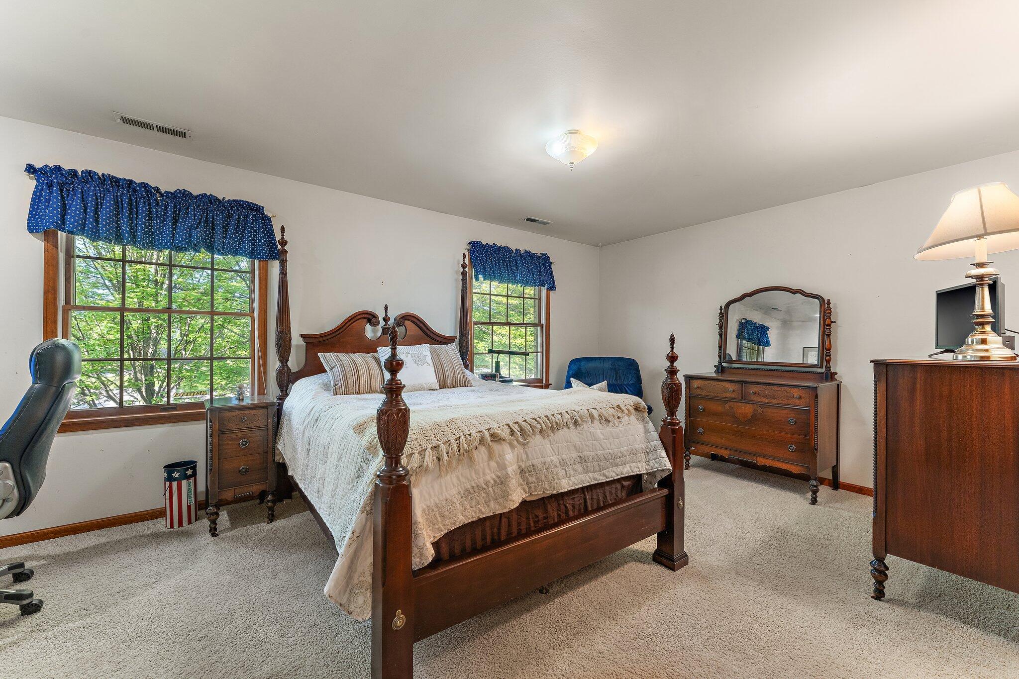 579 Fleetwood Drive N