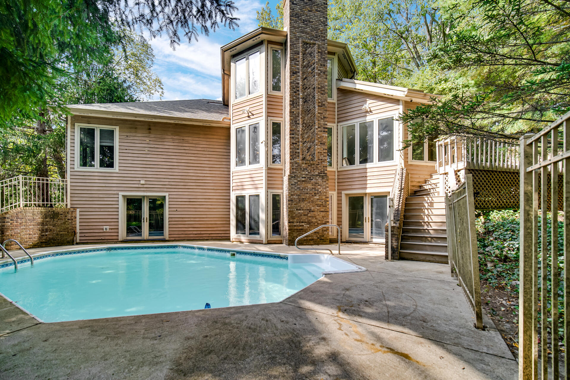 2102 Emmett Court