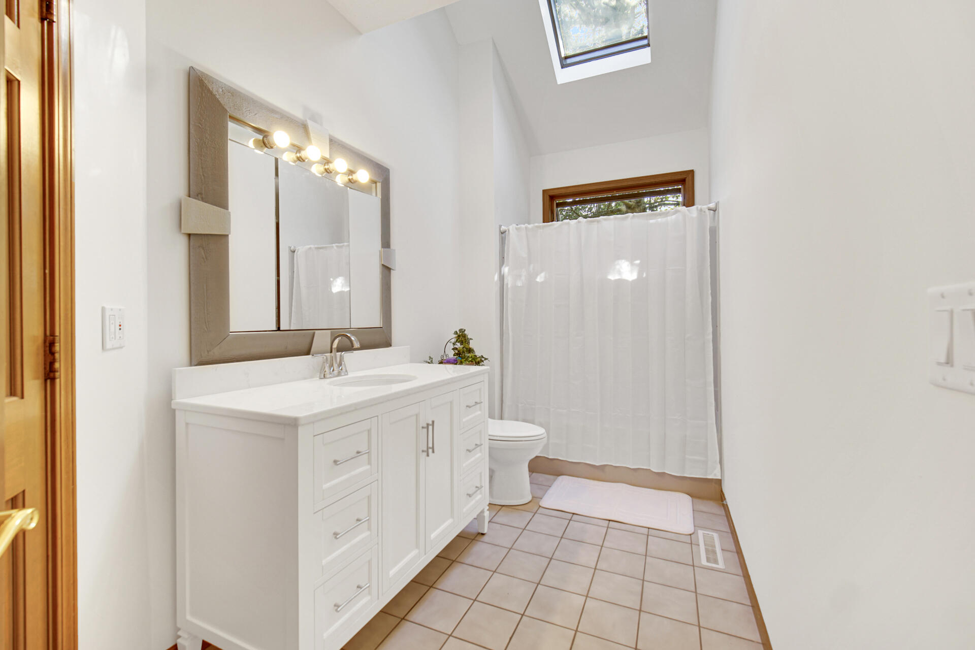 2102 Emmett Court