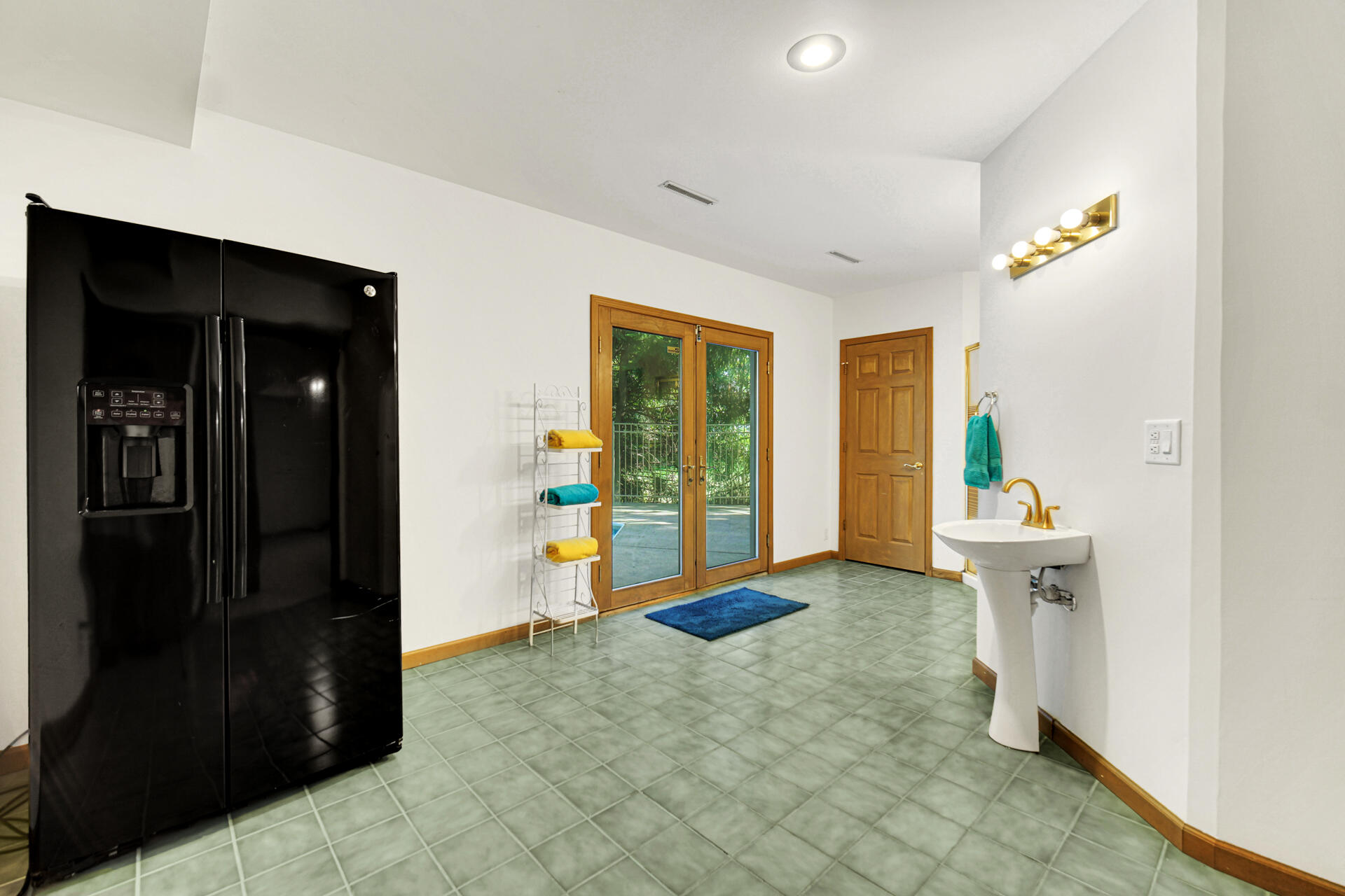 2102 Emmett Court