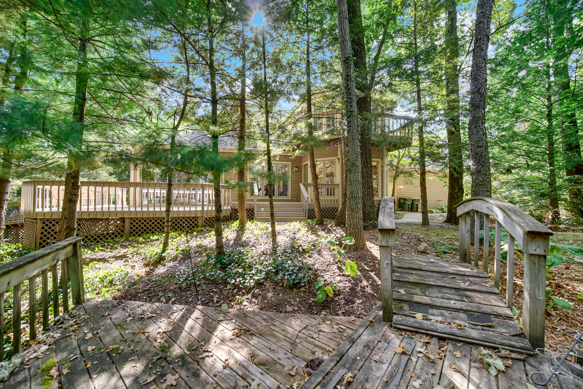 2102 Emmett Court