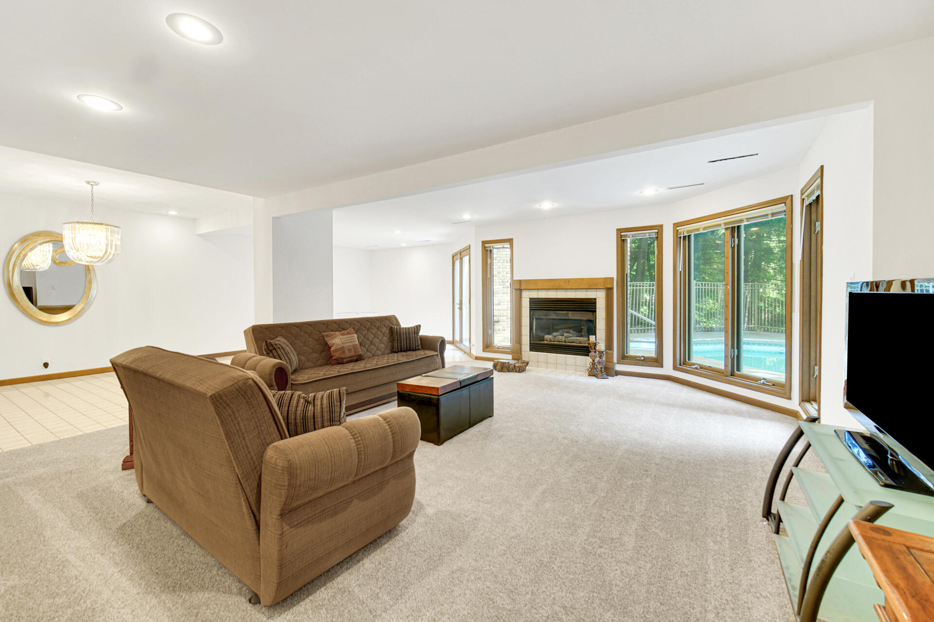 2102 Emmett Court