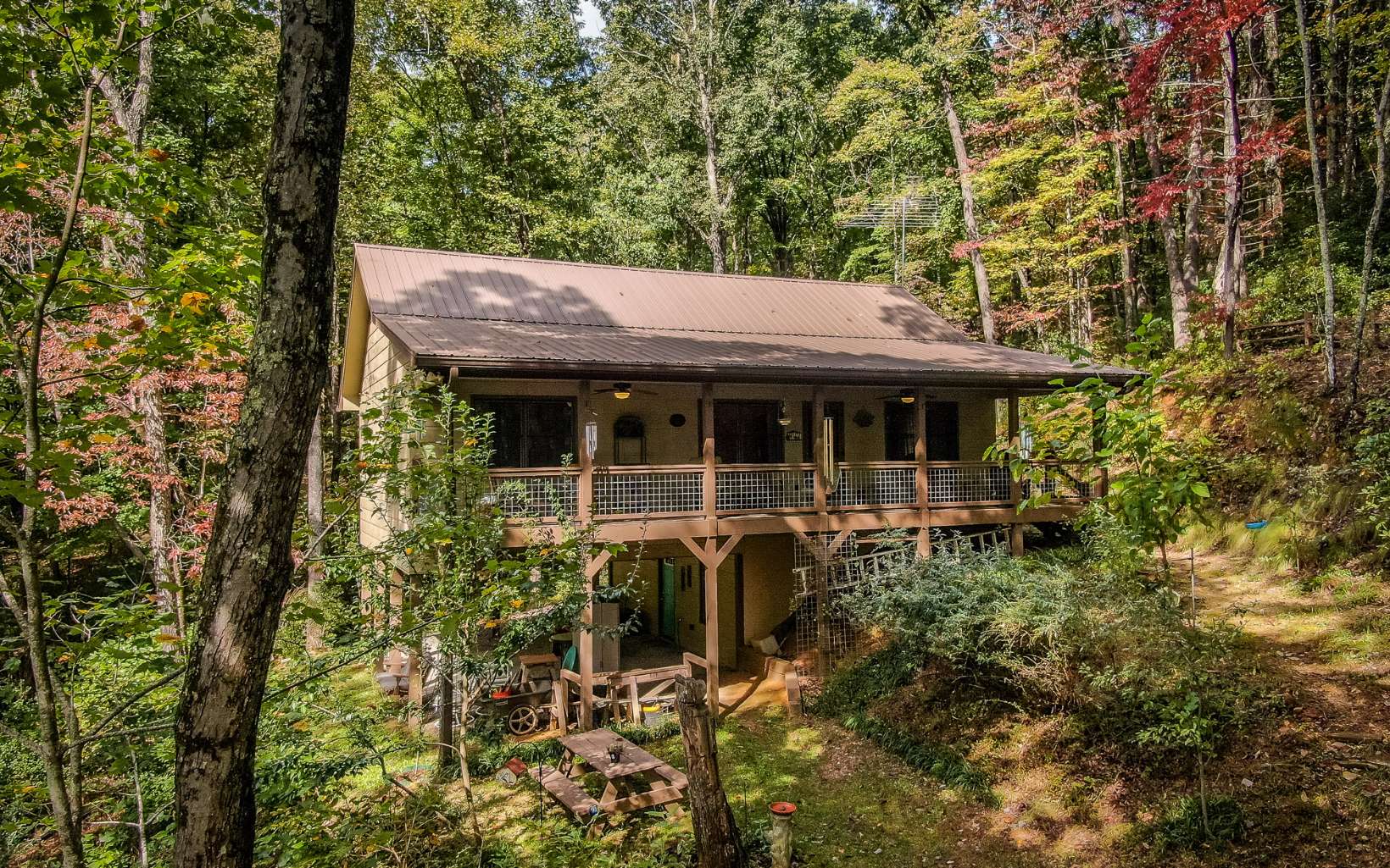 594 Creekside Road