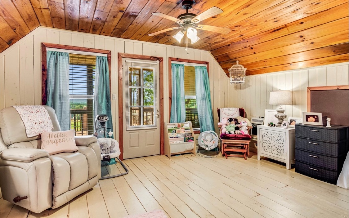 179 Old Pleasant Valley