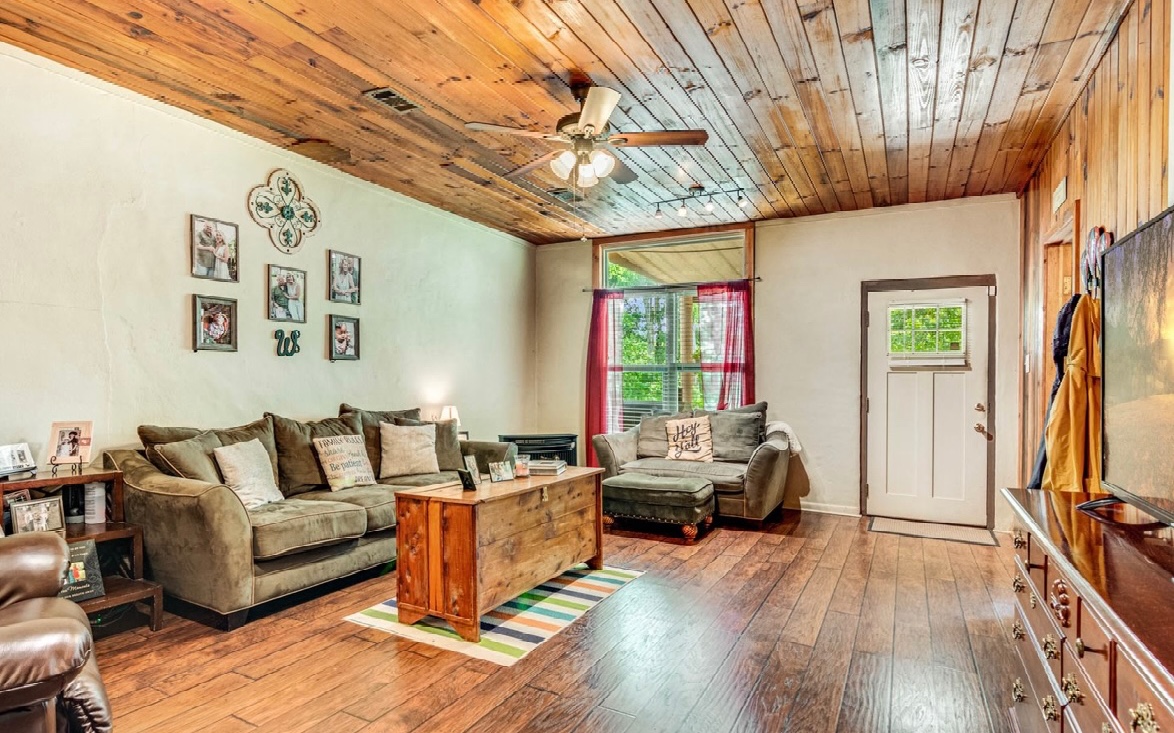 179 Old Pleasant Valley
