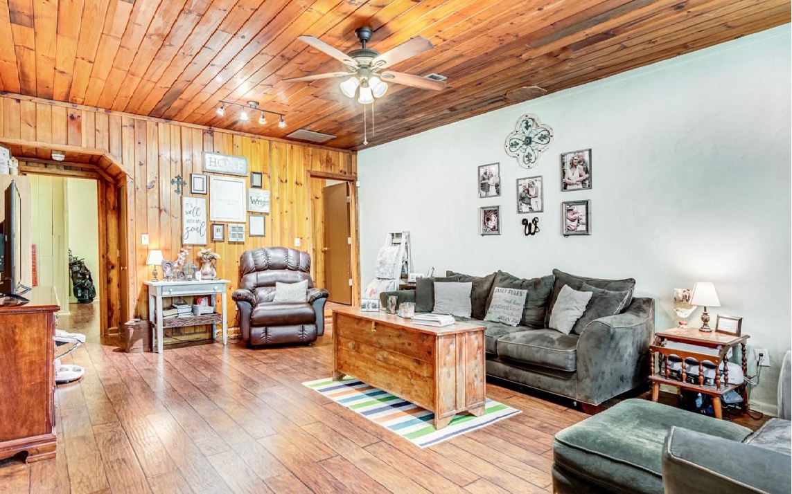 179 Old Pleasant Valley