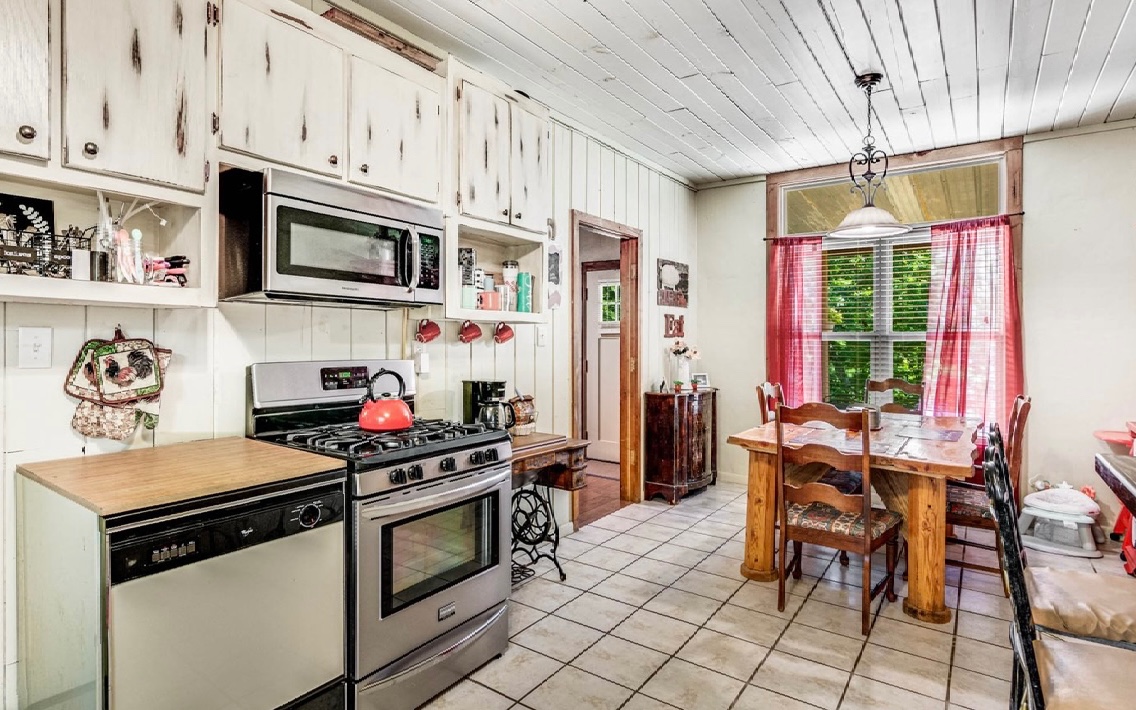 179 Old Pleasant Valley