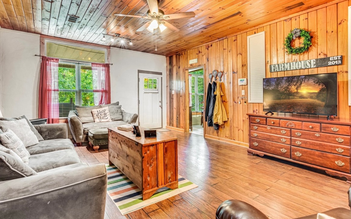 179 Old Pleasant Valley
