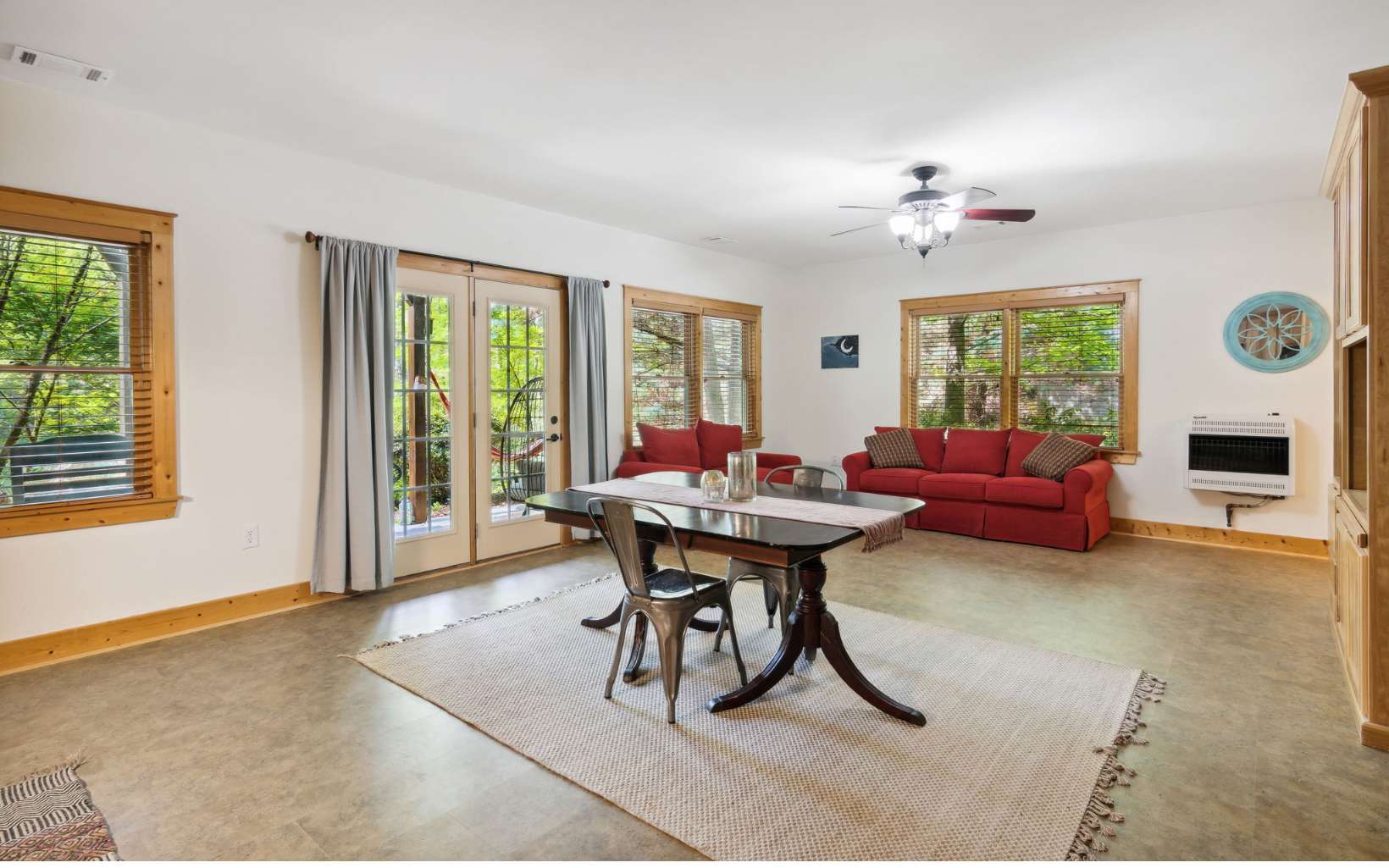 467 North Lake Drive