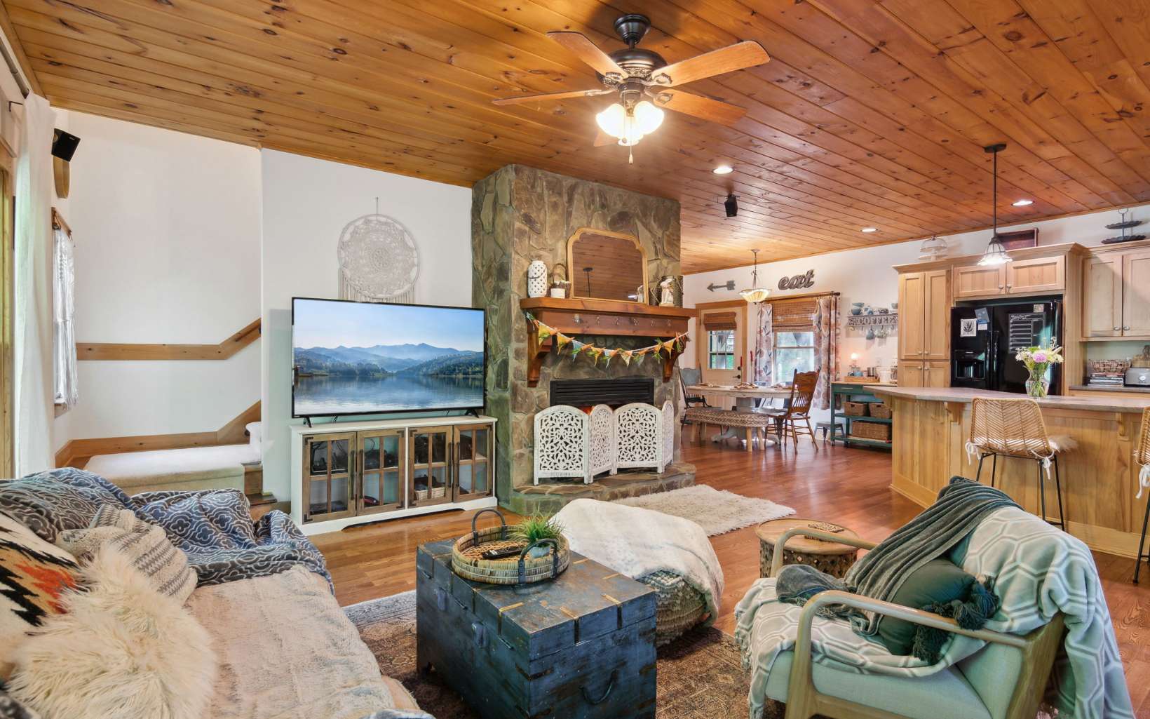 467 North Lake Drive