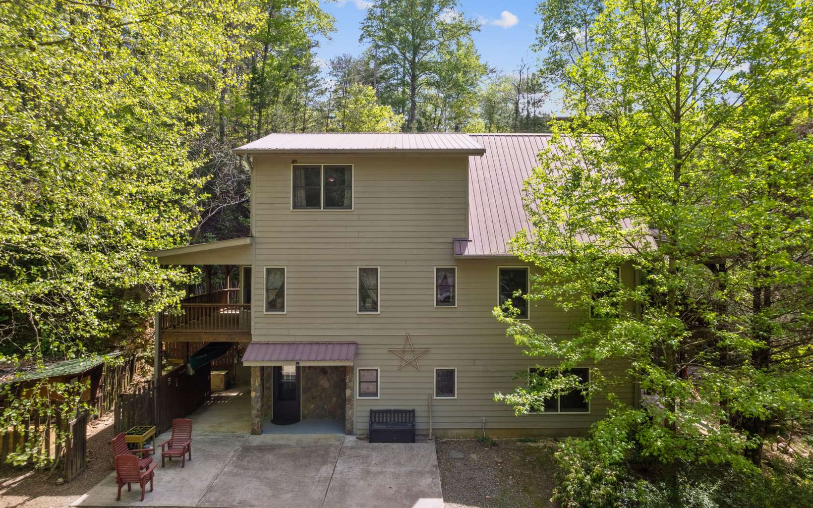 467 North Lake Drive
