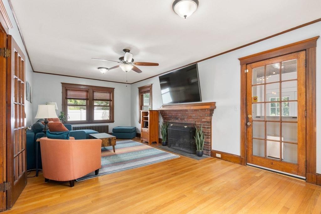 3 Holmes St