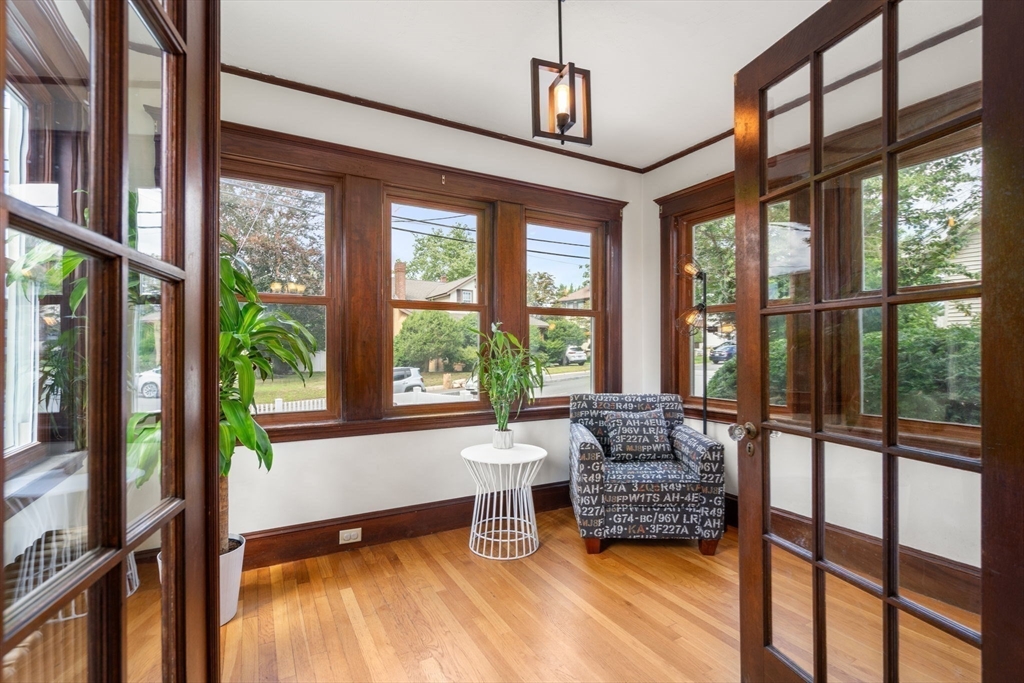 3 Holmes St