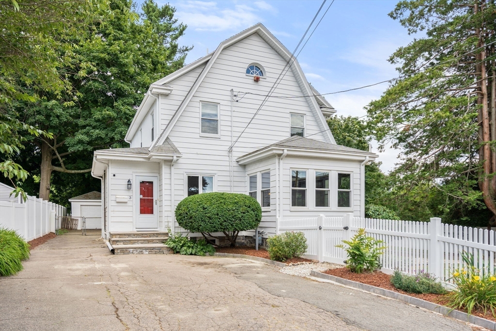 3 Holmes St