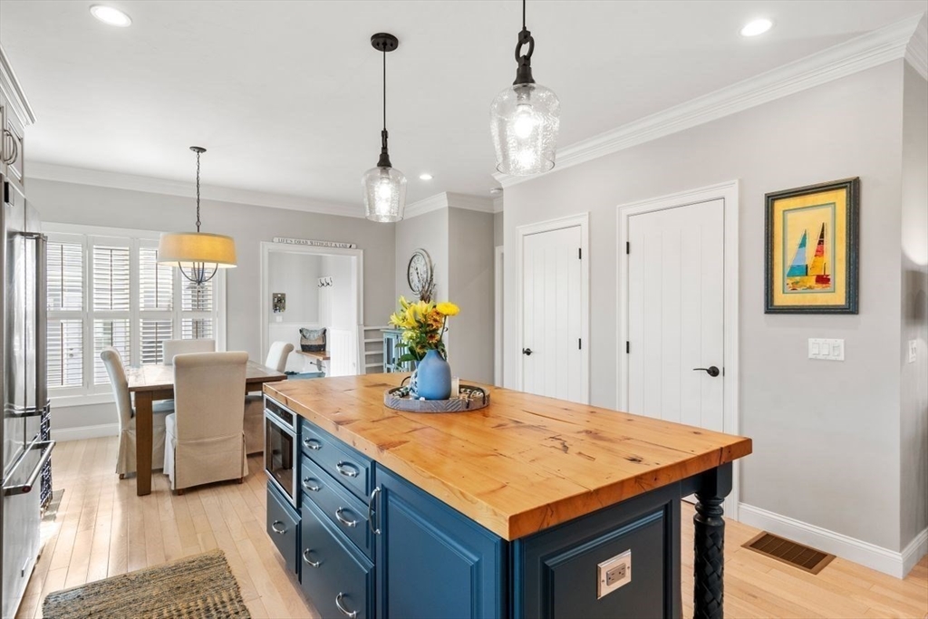 7 Bethpage Rd