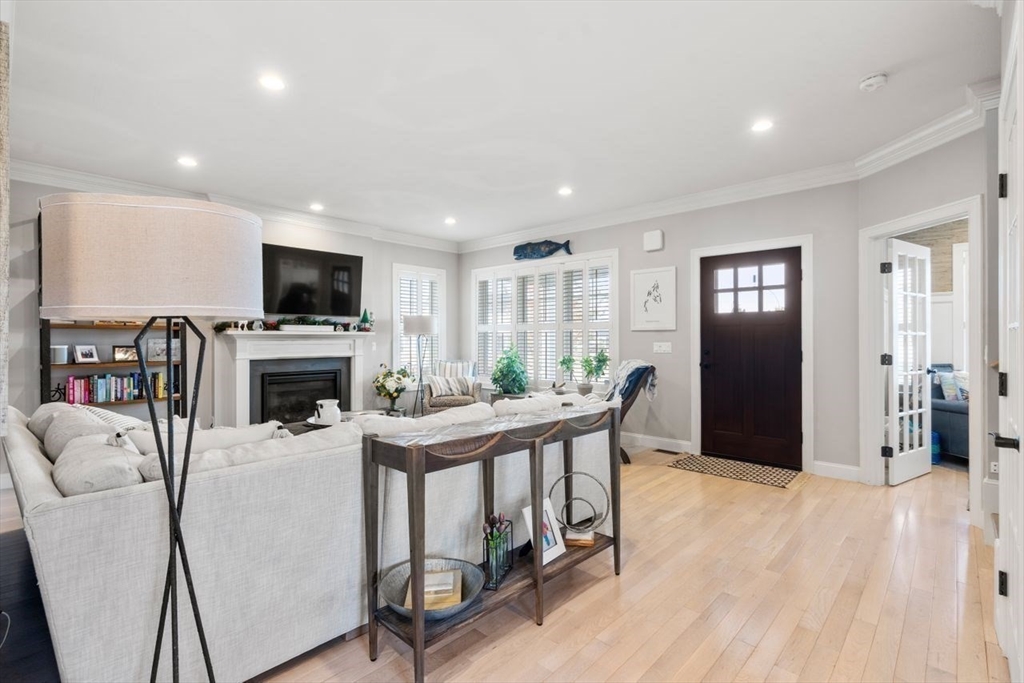 7 Bethpage Rd