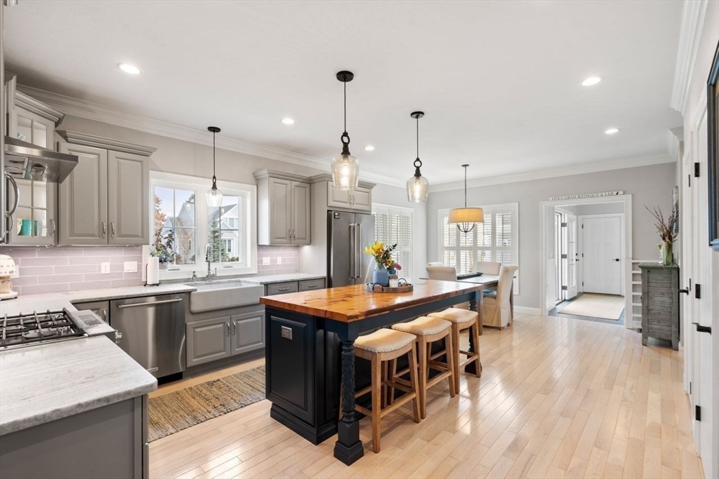 7 Bethpage Rd