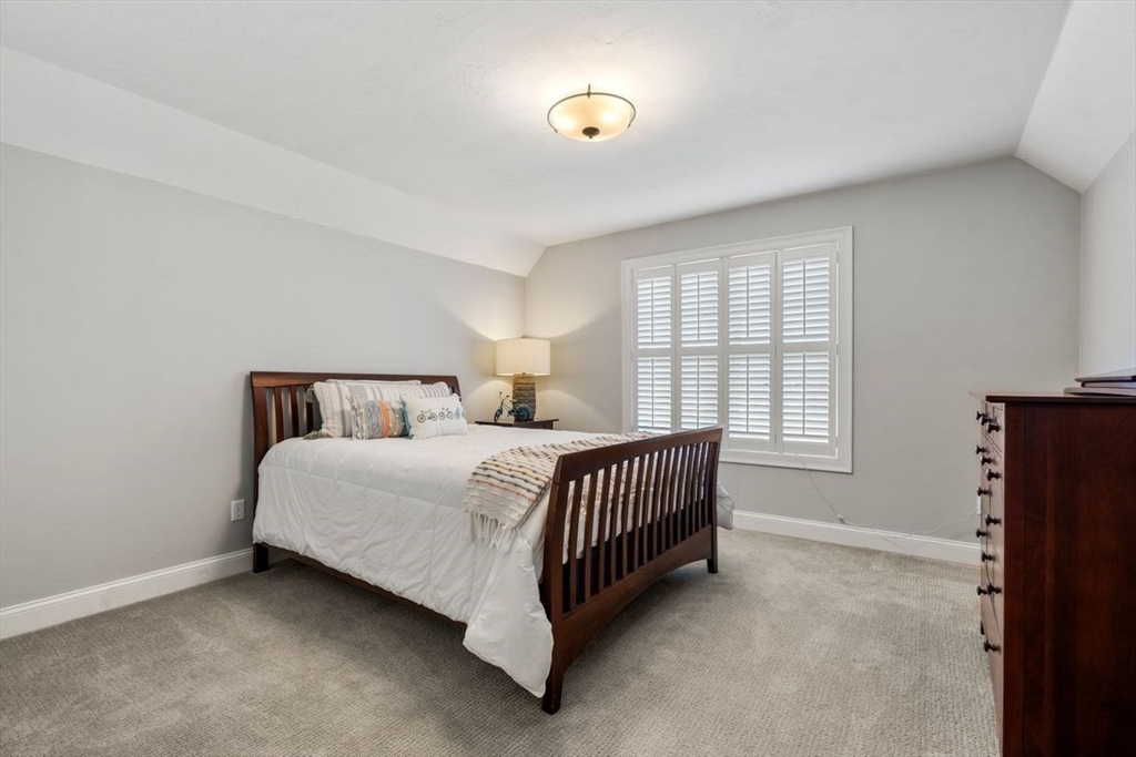 7 Bethpage Rd