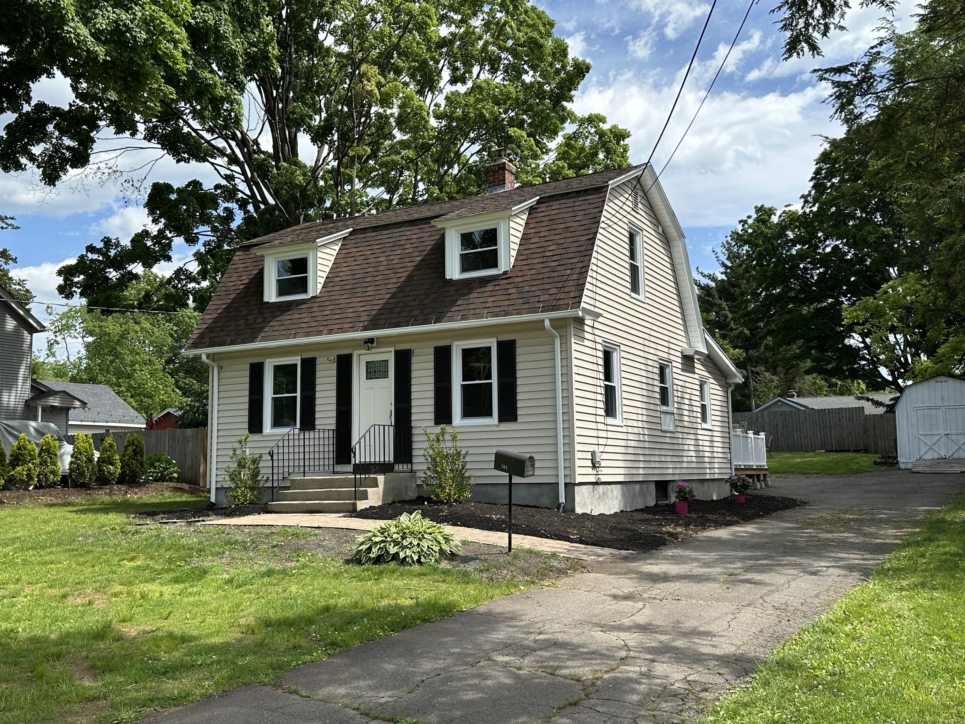 103 East Robbins Avenue