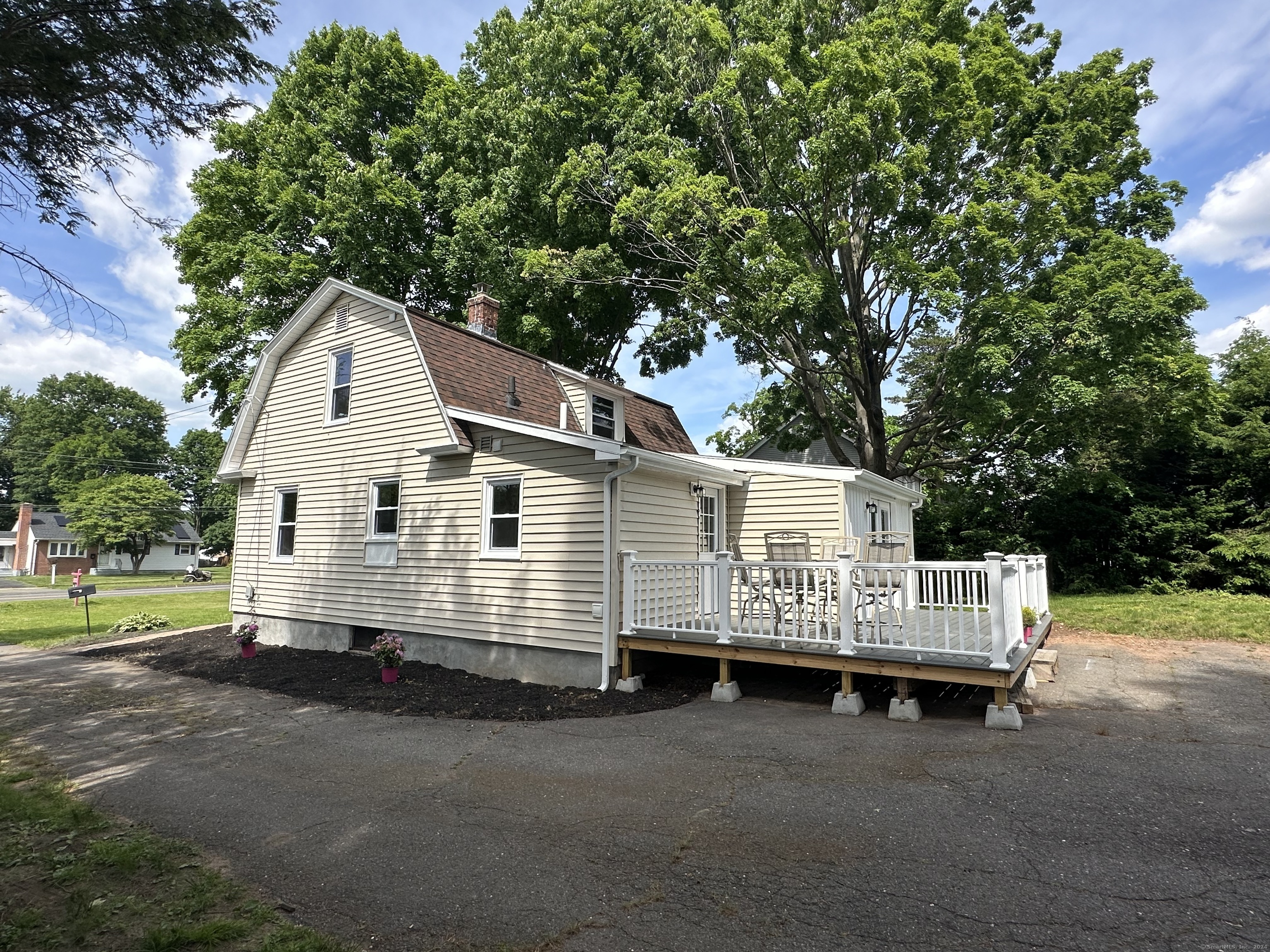 103 East Robbins Avenue