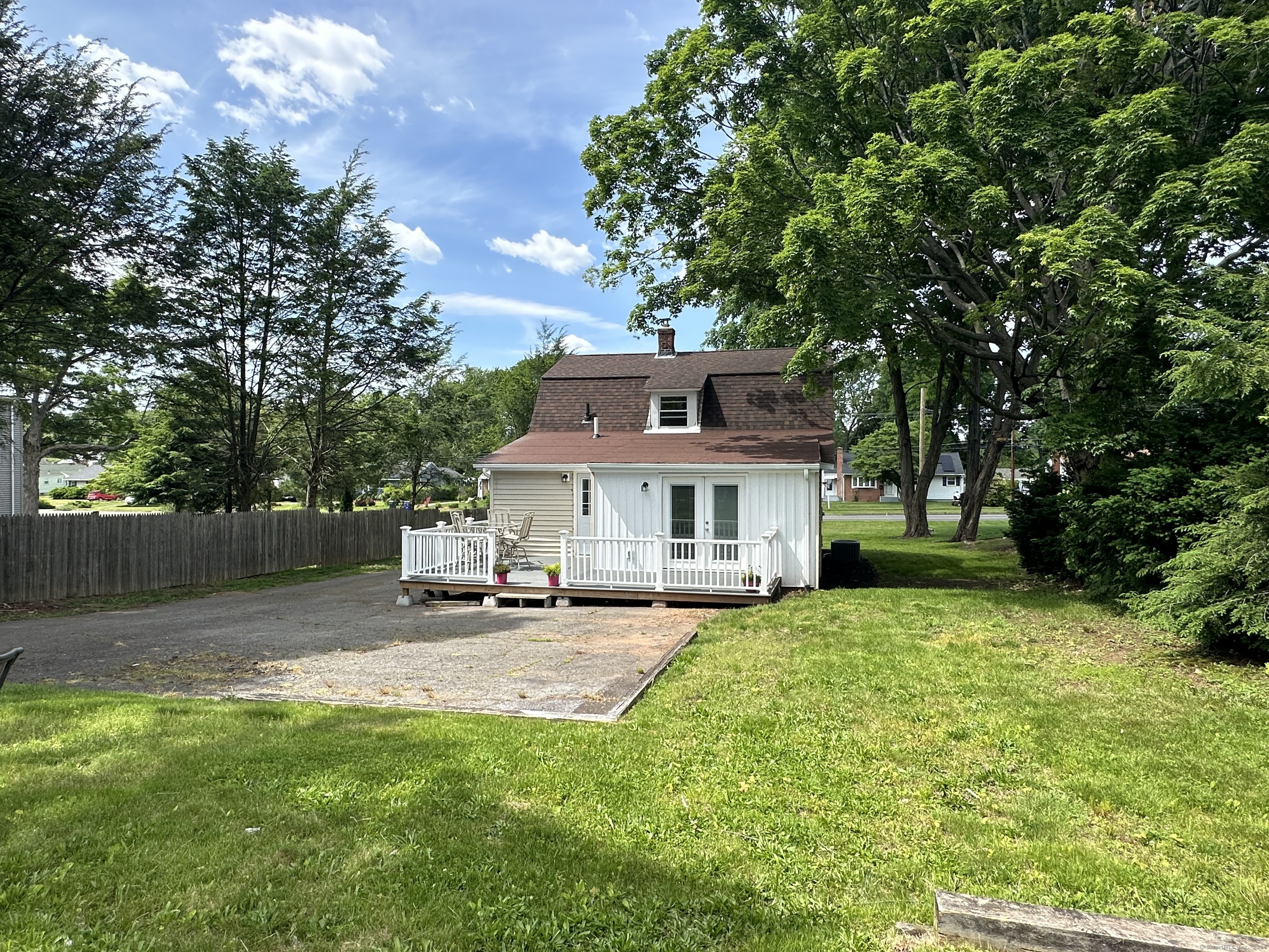 103 East Robbins Avenue