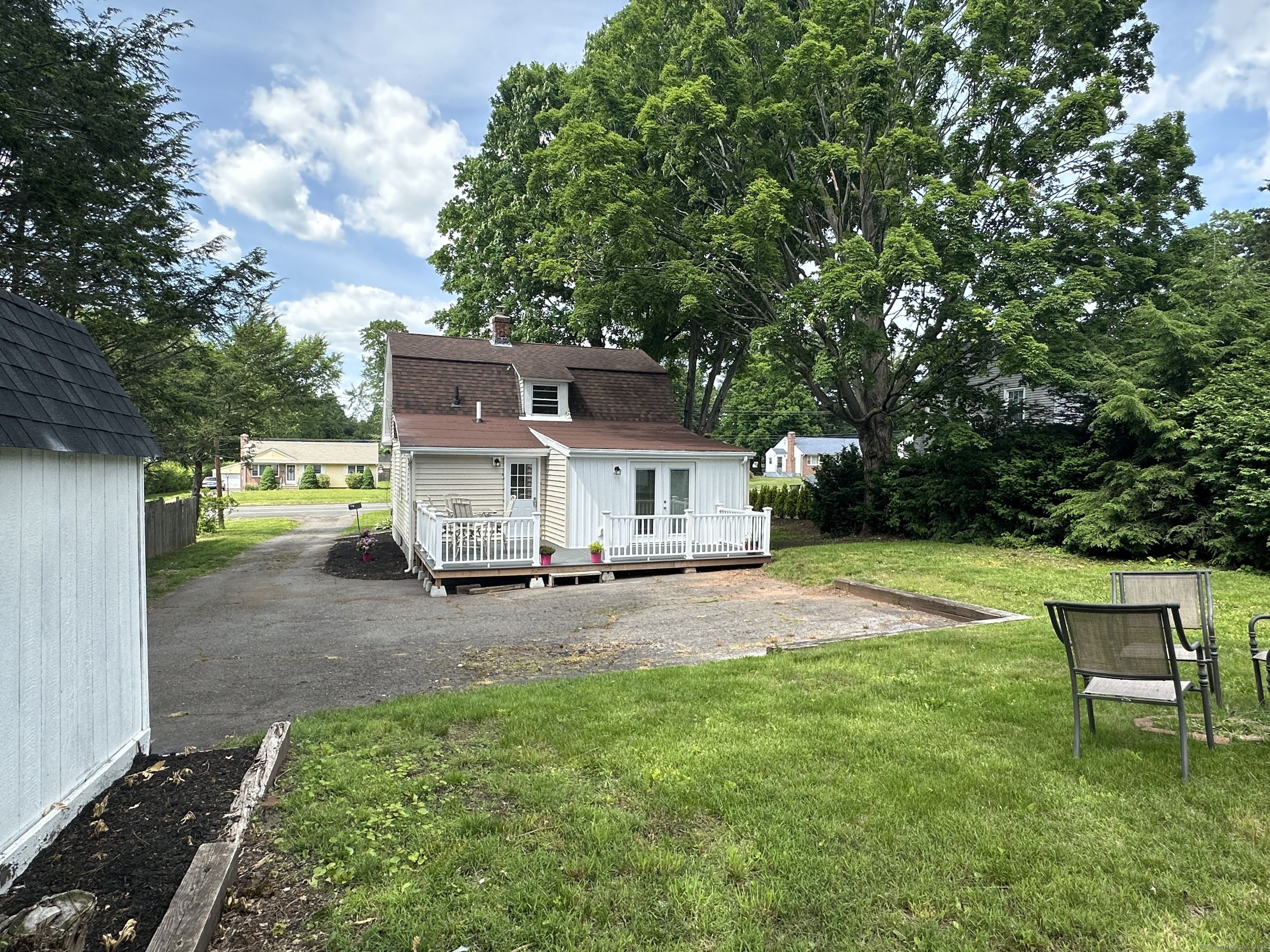 103 East Robbins Avenue
