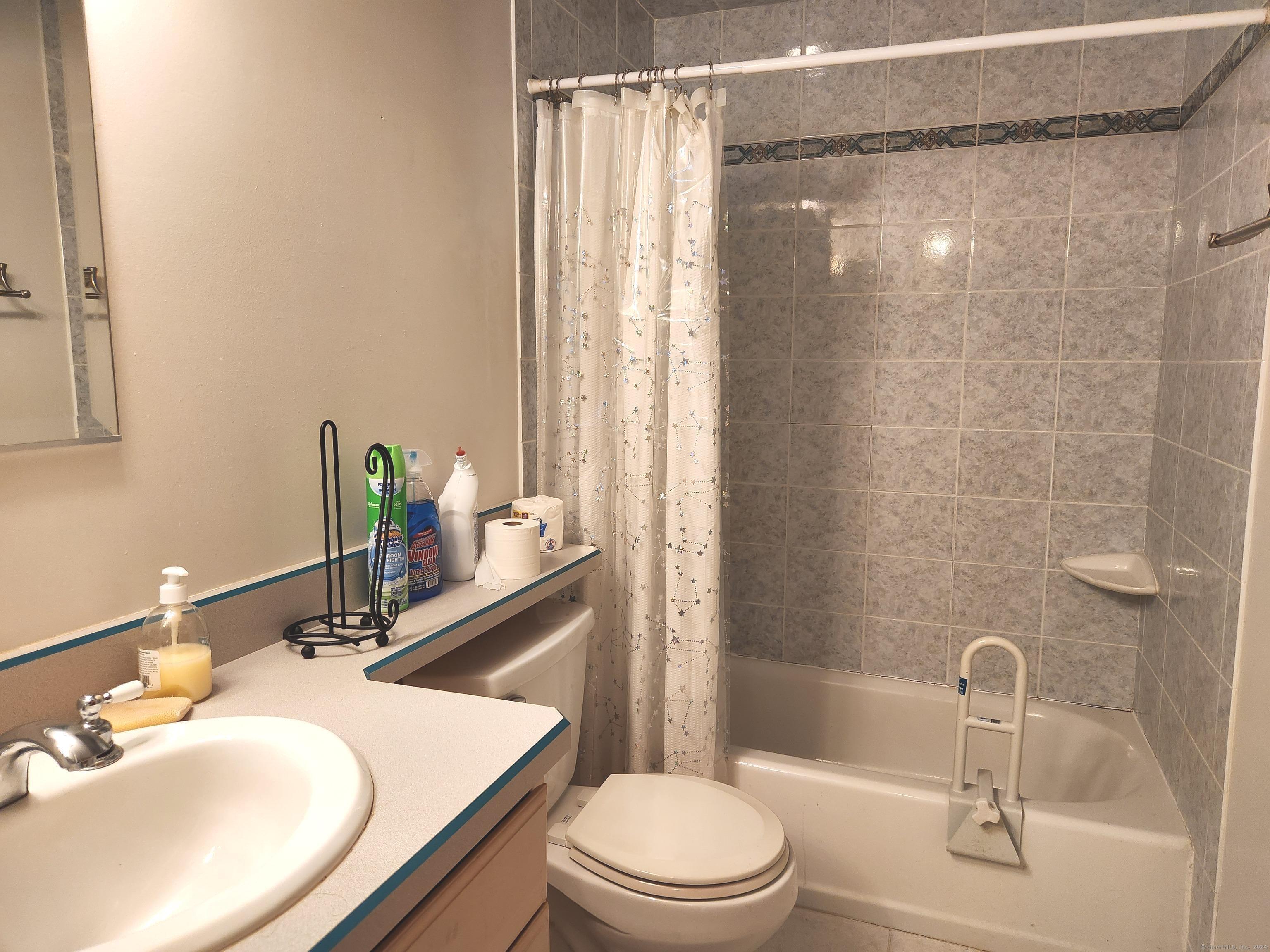 15 Woodsedge Drive APT 6A
