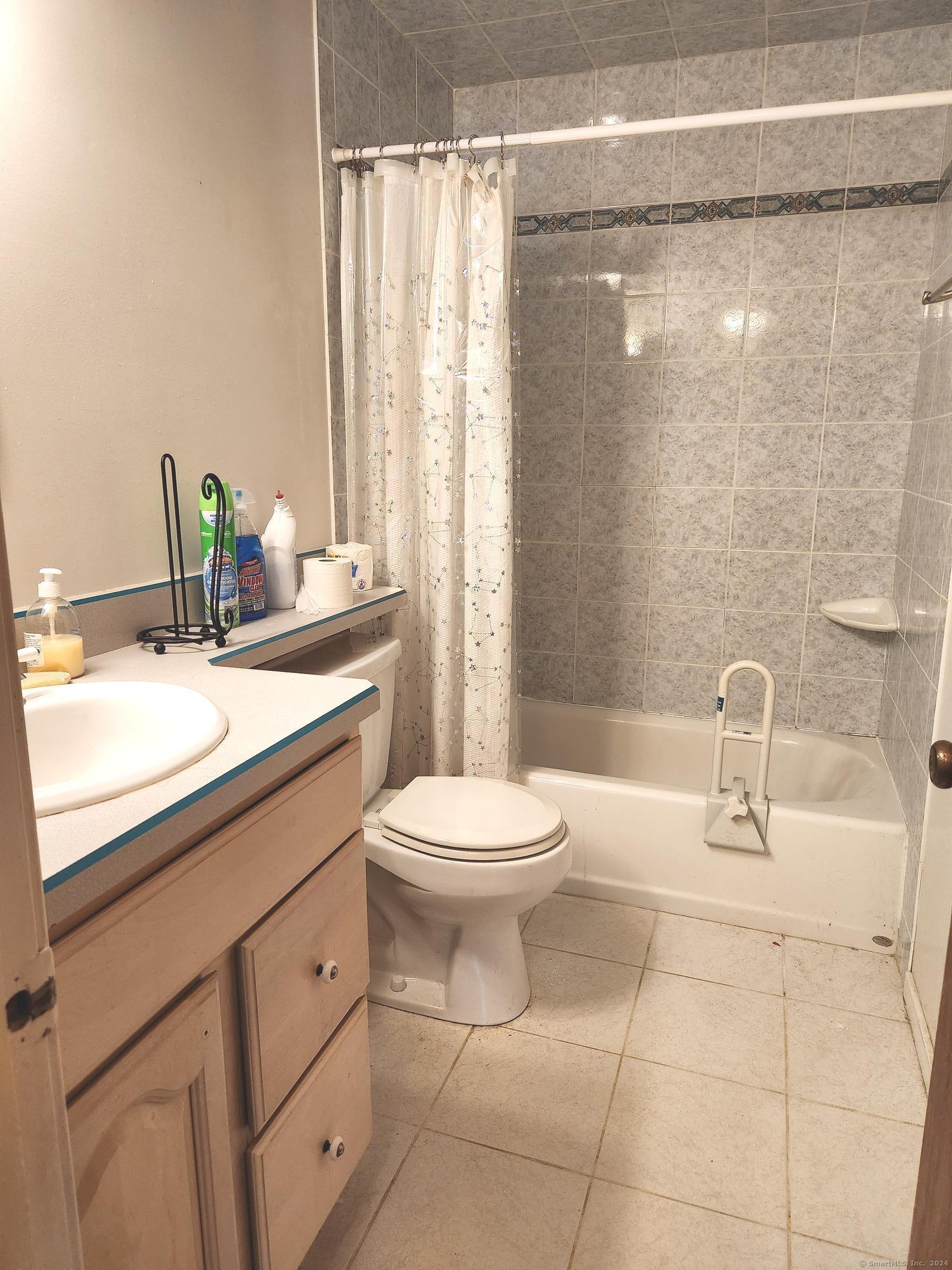 15 Woodsedge Drive APT 6A