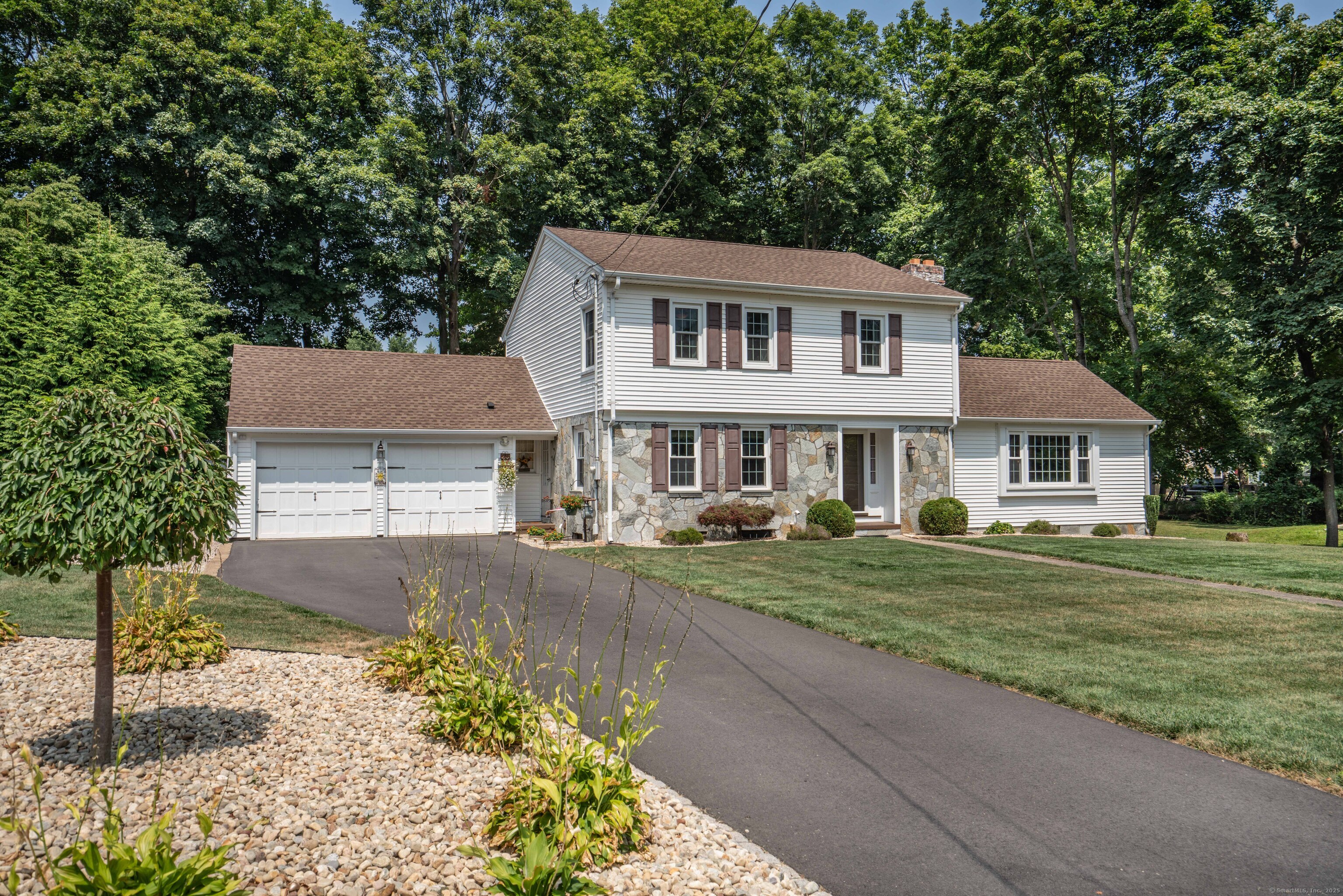 25 Brookside Road