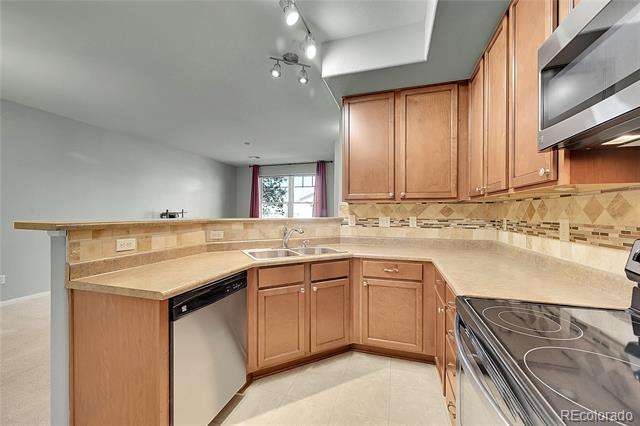 10533 Paris Street Unit: 606