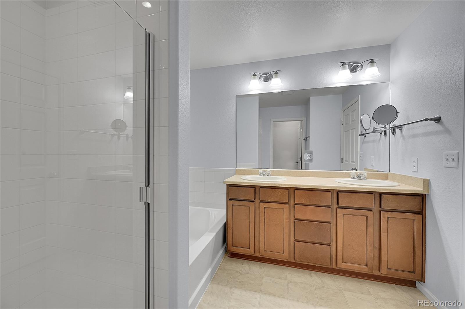 10533 Paris Street Unit: 606